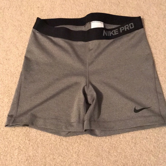 Nike Pants - NWOT Nike compression L shorts